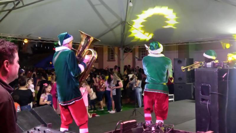 Beleza e cores no acendimento das luzes do Natal Encantado de Içara — foto 2