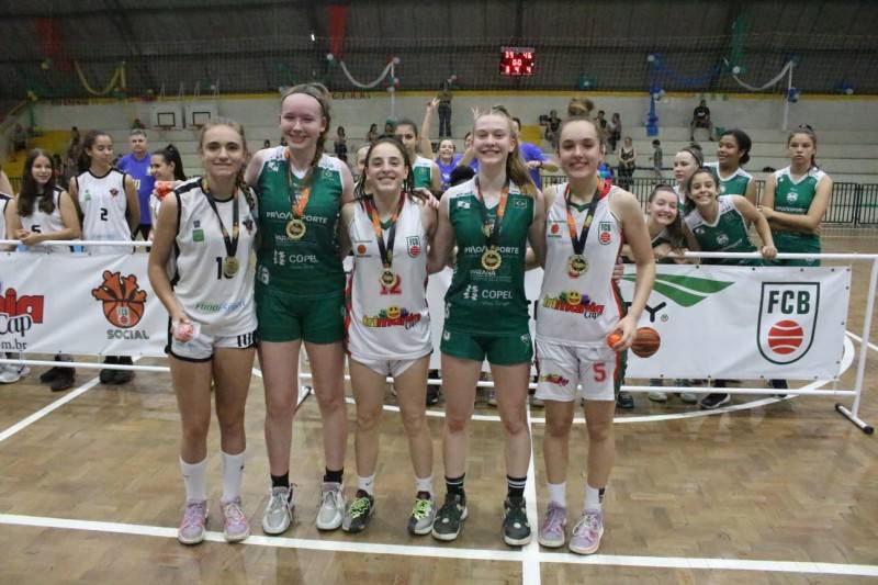 Basquete feminino de SC vence o Sub-17 do Sul-Brasileiro de Seleções — foto 2