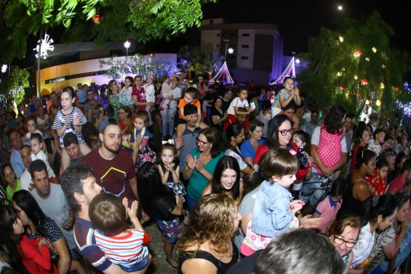 Tradicional chegada do Papai Noel está de volta ao bairro Santa Bárbara — foto 5
