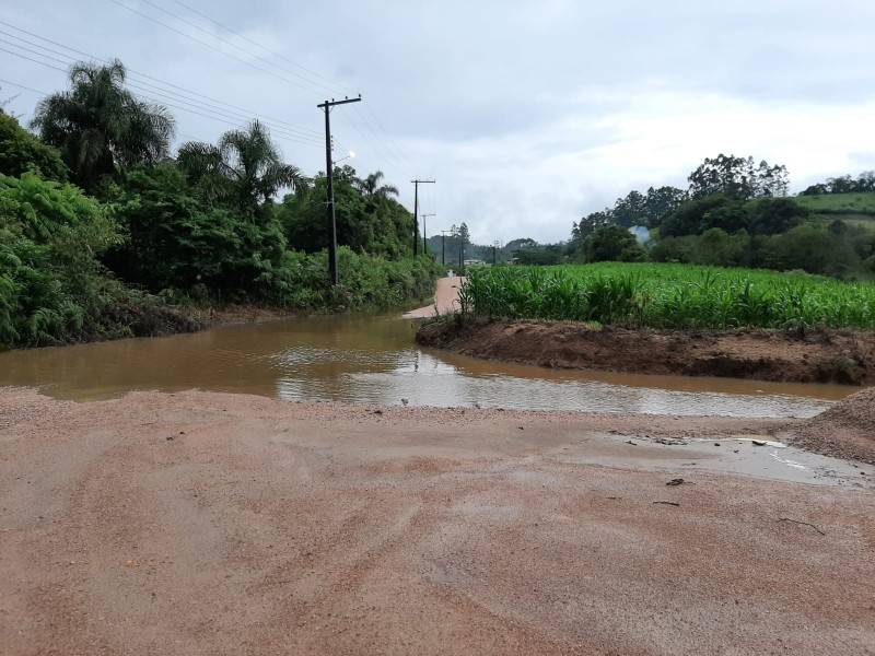 Urussanga teve deslizamentos de terra, alagamento e inundação de ruas e queda de árvore — foto 3