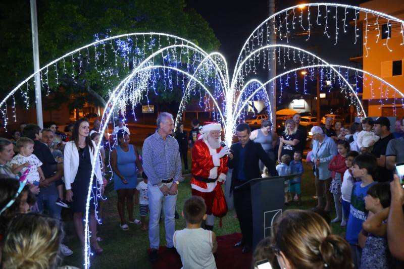 Tradicional chegada do Papai Noel está de volta ao bairro Santa Bárbara — foto 1