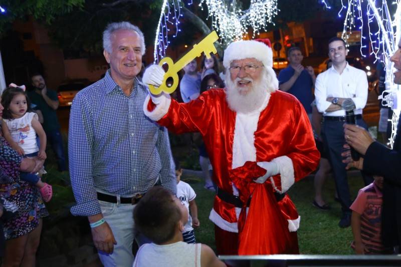 Tradicional chegada do Papai Noel está de volta ao bairro Santa Bárbara — foto 2
