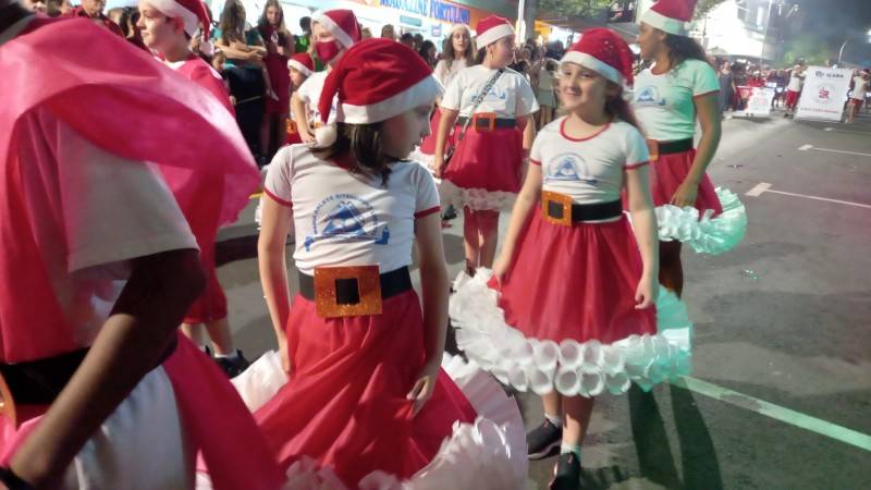 Içara realiza primeiro desfile de Natal; espetáculo encantou o público — foto 2