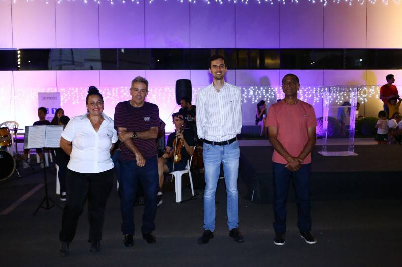 Chegada do Papai Noel reúne 500 pessoas na Santa Bárbara — foto 1