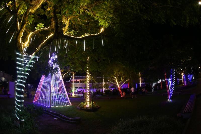 Chegada do Papai Noel reúne 500 pessoas na Santa Bárbara — foto 2