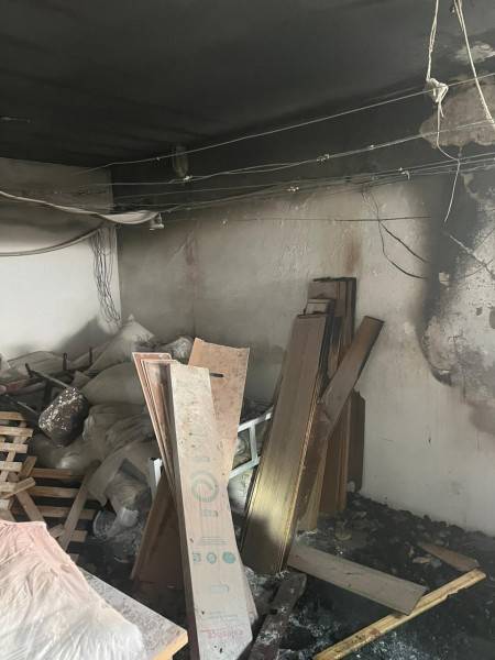 Hóspedes e funcionários são evacuados de hotel devido incêndio em depósito em Criciúma — foto 1