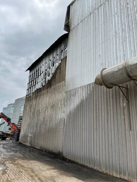Incêndio atinge reservatório de secagem de casca de arroz em Turvo — foto 1