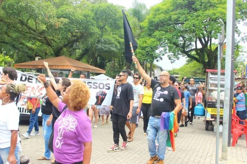 Ato contra o racismo é realizado na Praça Nereu Ramos — foto 2