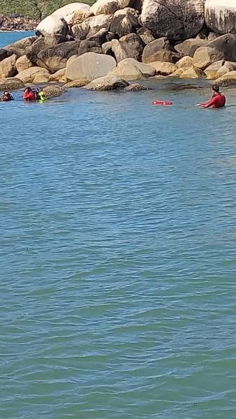 Morador de Turvo morre afogado na Praia da Vila, em Imbituba — foto 1