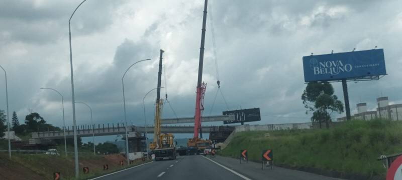 Empreiteira conclui instalação de vigas em viaduto e bloqueios na Via Rápida são encerrados — foto 2