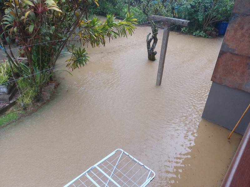 Chuvas provocam pontos de alagamentos e quedas de muros em Cocal do Sul — foto 1