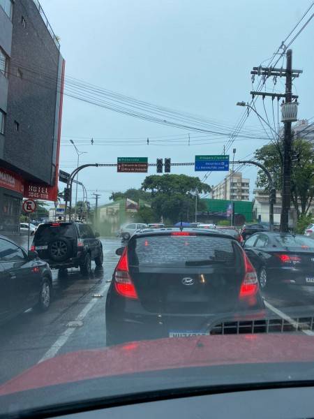 Semáforos apagados causam transtornos no trânsito de Criciúma — foto 1