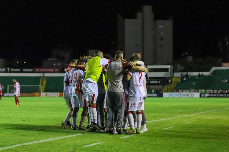 Hercílio Luz vence mais uma no Catarinense e reassume a liderança — foto 1