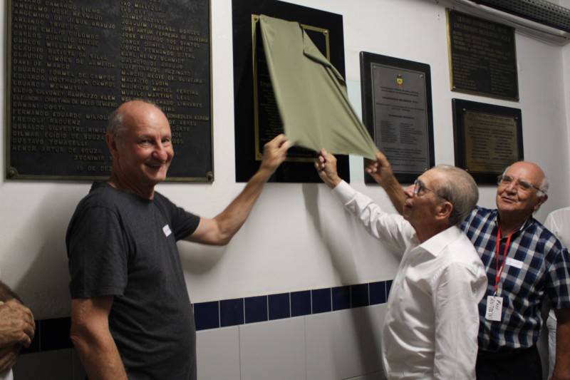 40 anos depois: turma de 82.2 comemora formatura com placa no EMC — foto 1