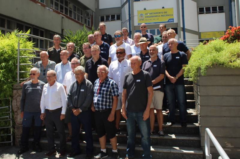40 anos depois: turma de 82.2 comemora formatura com placa no EMC — foto 2