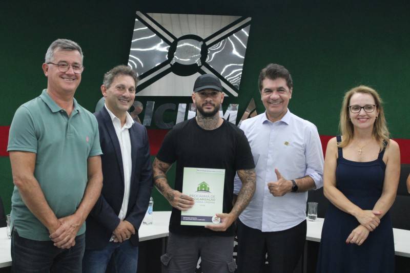 Prefeitura de Criciúma entrega 50 escrituras para diversos bairros — foto 2