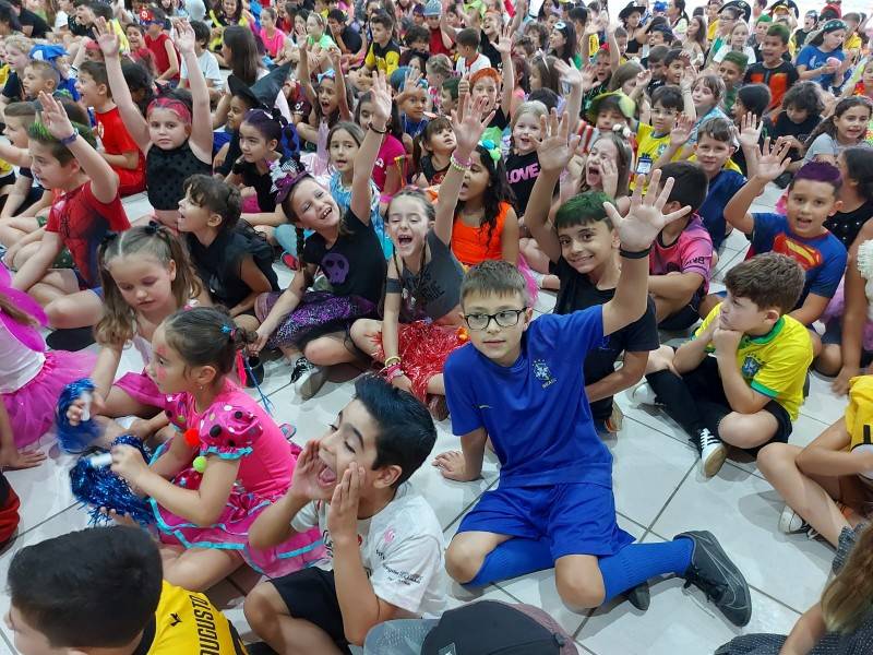 Música, fantasias e brincadeiras no Carnaval do Colégio Satc — foto 8