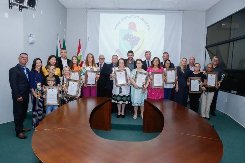 Câmara de Forquilhinha entrega Moção de Aplauso às Mulheres — foto 2