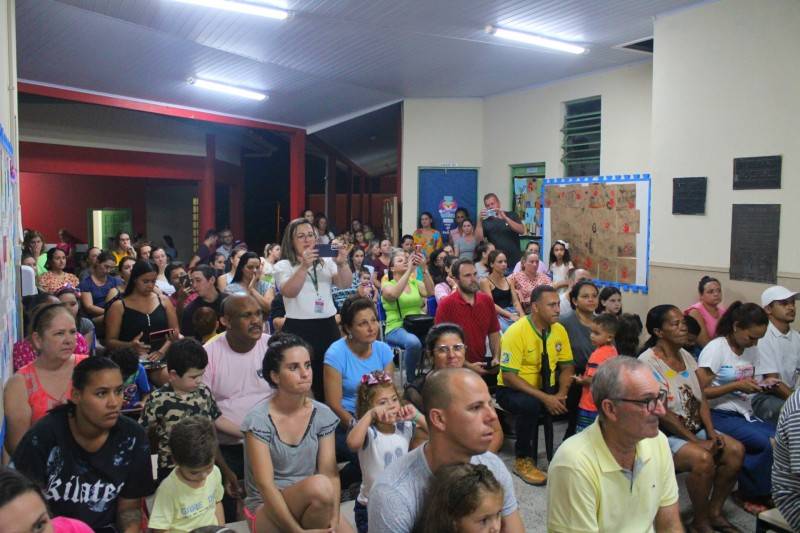 Governo de Criciúma inicia entrega de uniforme para alunos da Rede Municipal de Ensino — foto 4