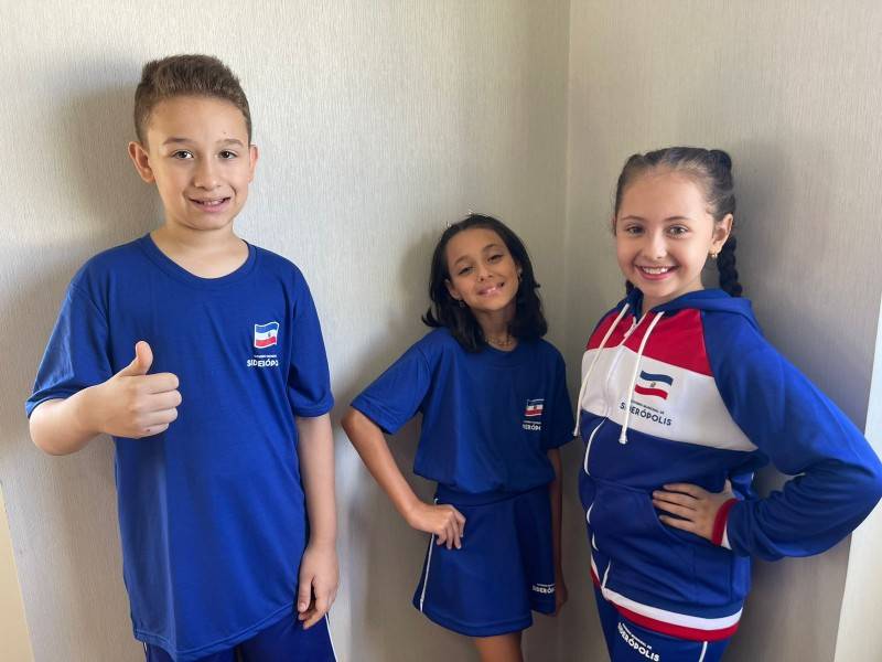 Prefeito Franqui Salvaro entrega 2.194 kits de uniformes em escolas da rede municipal — foto 5