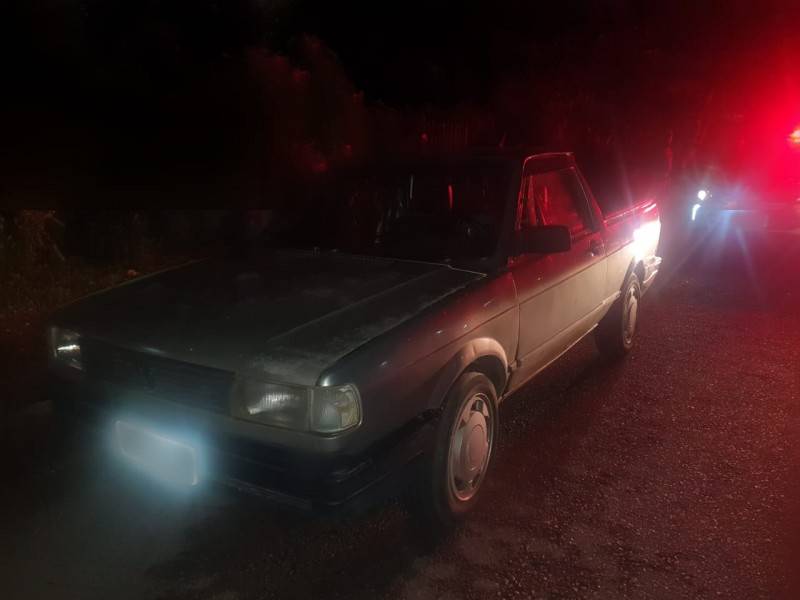 Pouco tempo depois de furtar caminhonete em Criciúma, dupla é abordada pela PM — foto 1