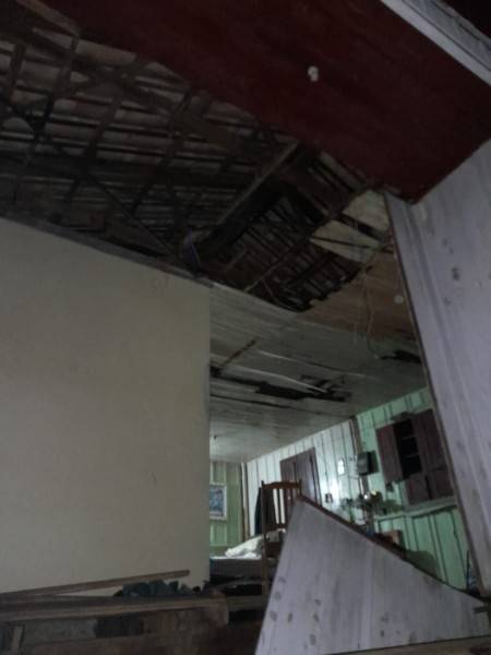Rajadas de vento: residência é parcialmente destruída em Urussanga — foto 2