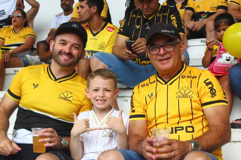 Recorde de público: Quase 15 mil torcedores vibram com vitória do Criciúma; confira fotos — foto 1