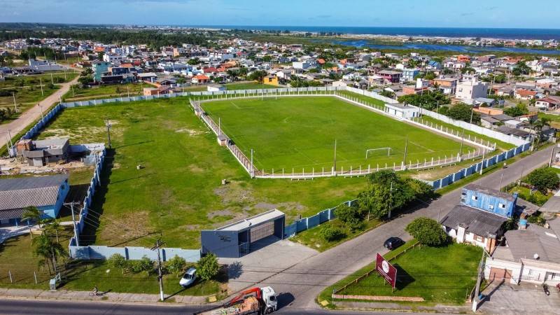 Concluída construção do pórtico e muros do Estádio Martinísio Manoel Silveira — foto 1
