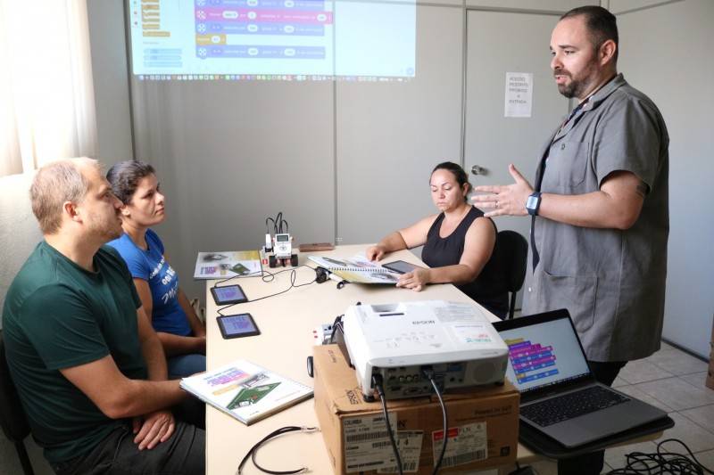 Morro da Fumaça implanta projeto de robótica na Rede Municipal de Ensino — foto 1