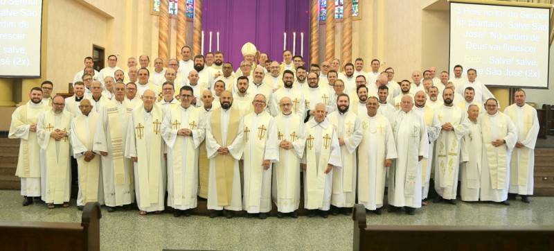 Clero da Diocese de Criciúma se reúne durante Missa dos Santos Óleos — foto 1