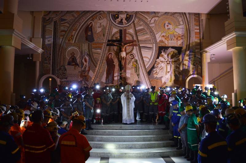 Emoção e bênçãos marcam celebração religiosa em homenagem aos mineiros — foto 5