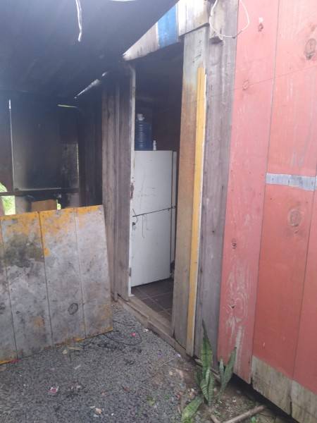 Bombeiros combatem incêndio em residência em Forquilhinha — foto 5