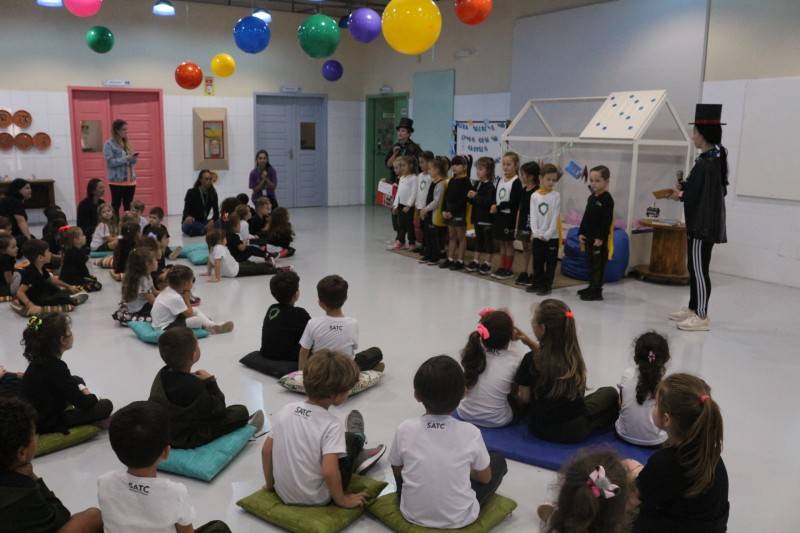 Educação Infantil do Colégio Satc estimula a leitura diária a partir da rotina escolar — foto 1