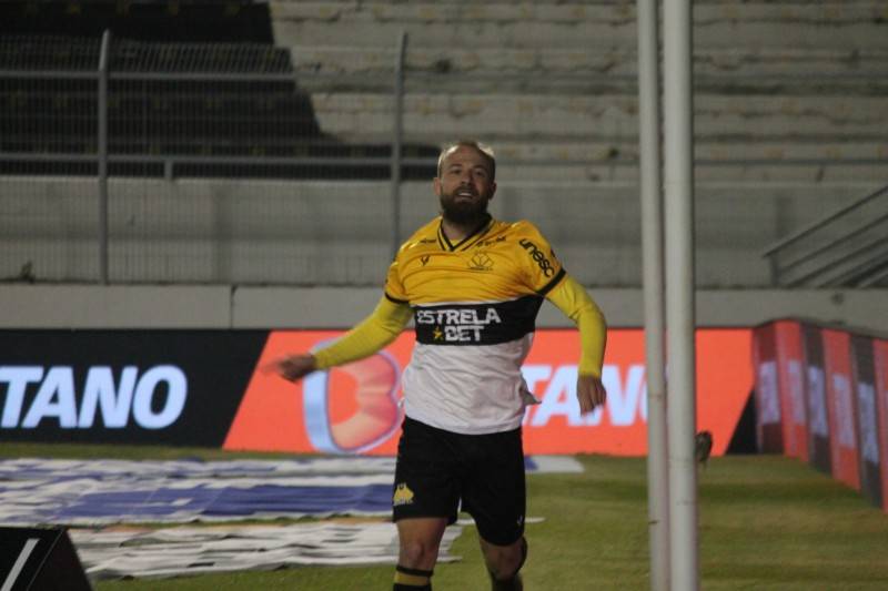 Criciúma quebra tabu e vence a Ponte Preta pela primeira vez no Moisés Lucarelli — foto 2