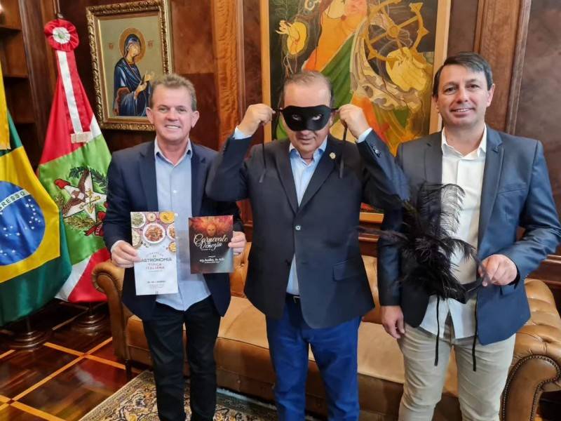 Governador Jorginho Mello recebe projeto do canal da gôndola de Nova Veneza — foto 2