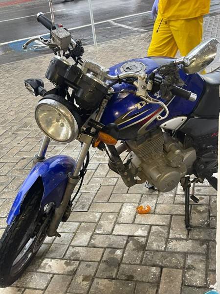 Criciúma: motociclista é hospitalizada após sofrer queda na rua Anita Garibaldi — foto 2