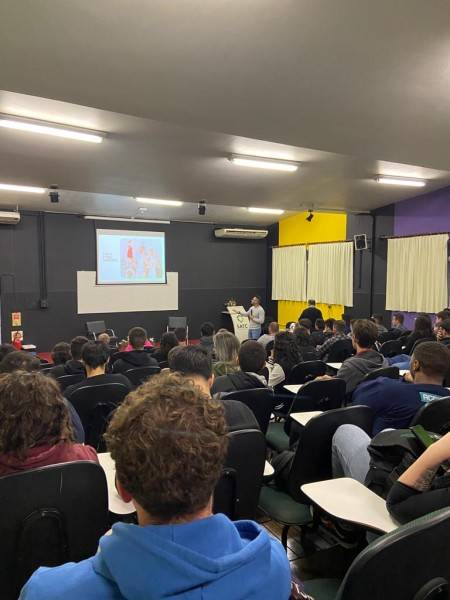 Criatividade e inovação são temas de palestra com acadêmicos da UniSatc — foto 1