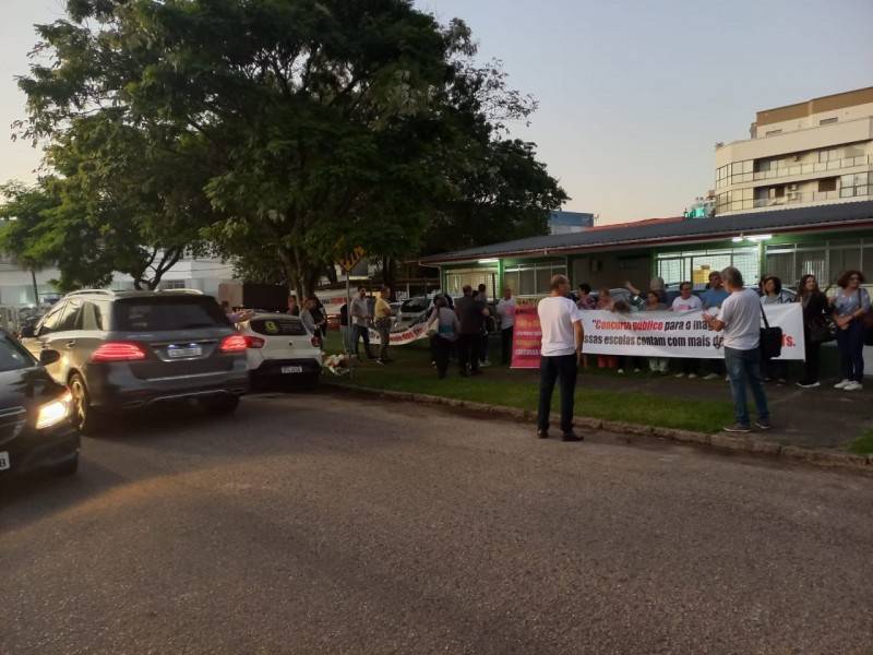 Sinte realiza manifestação por melhores salários — foto 1