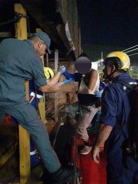 Imbituba: filipino é socorrido pelos bombeiros em alto-mar — foto 1