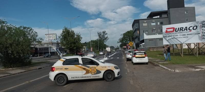 Engavetamento de três veículos é registrado na avenida Centenário em Criciúma — foto 10