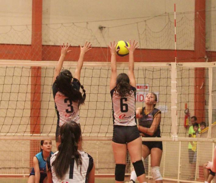 Sub-15: Vôlei de Forquilhinha estreia no Estadual em Florianópolis — foto 2