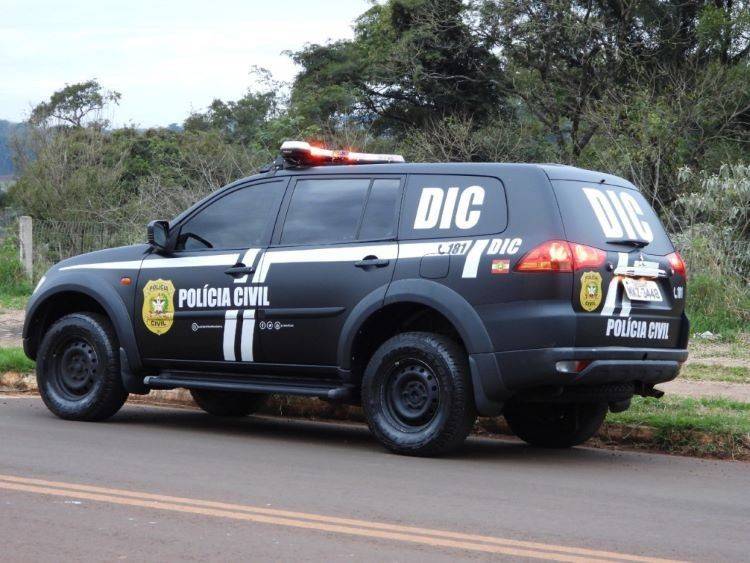Homem é preso após tentar matar pessoa com golpes de madeira com pregos em Tubarão — foto 1