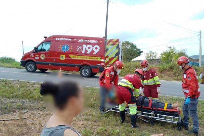 Morro Grande: Acidente de trânsito deixa mulher ferida na BR-101 — foto 1