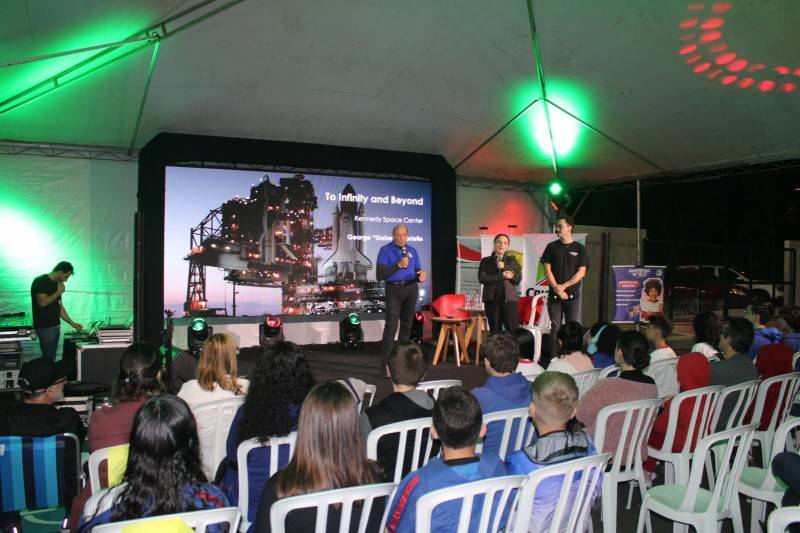 Palestra de ex-engenheiro da Nasa encanta alunos no Parque Astronômico de Criciúma — foto 2