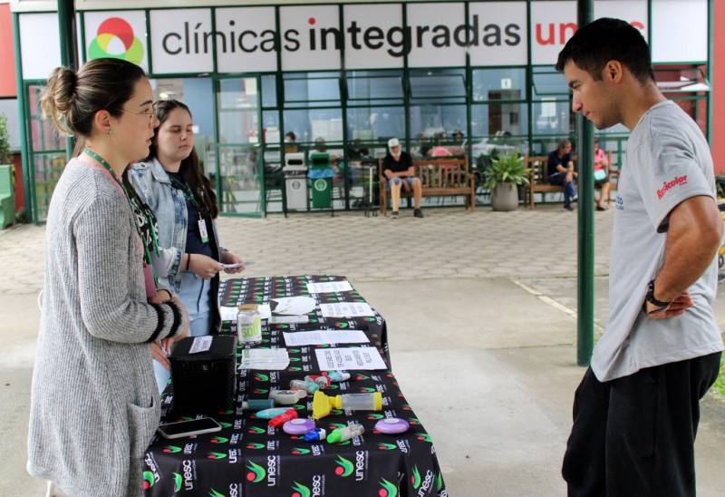 Residentes da Unesc levam orientações sobre medicamentos à população — foto 1