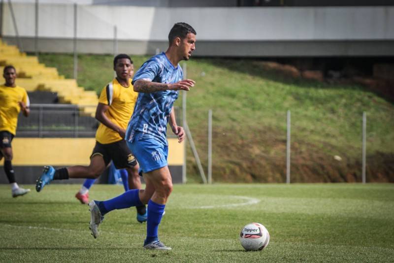 Caravaggio realiza jogo-treino com o Hercílio Luz — foto 1