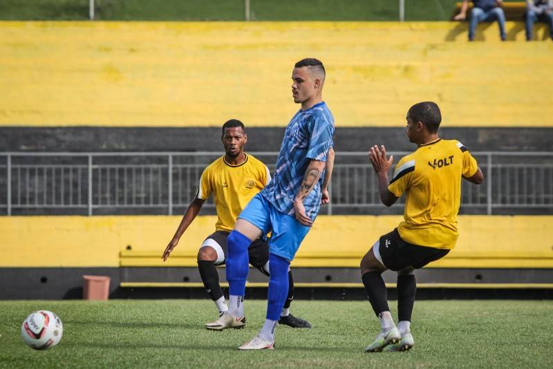 Caravaggio realiza jogo-treino com o Hercílio Luz — foto 3