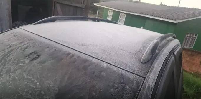 Geada cobre de branco os gramados de São Joaquim — foto 1