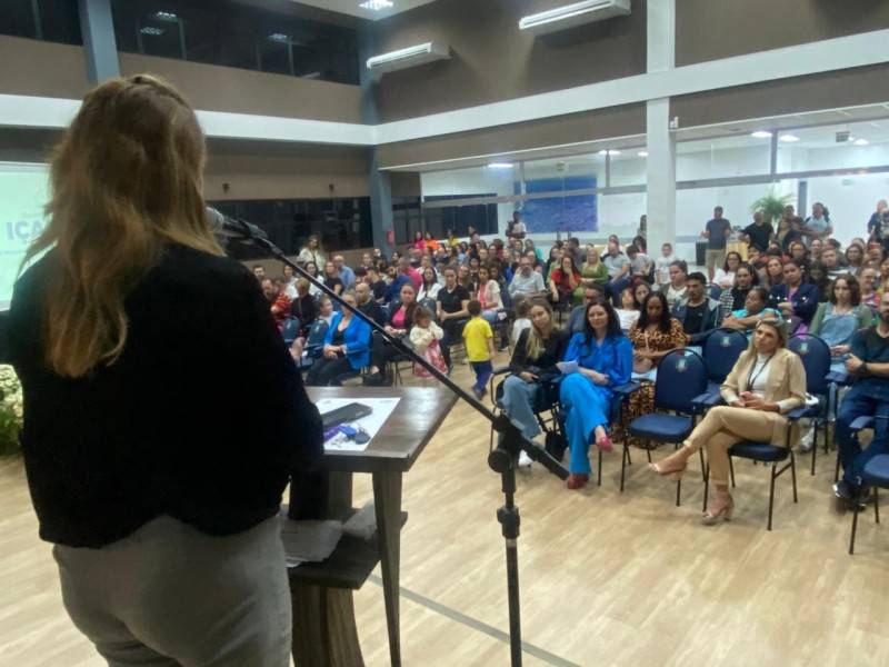 Semana da Família de Içara começa com homenagens e palestra sobre relação entre pais e filhos — foto 4