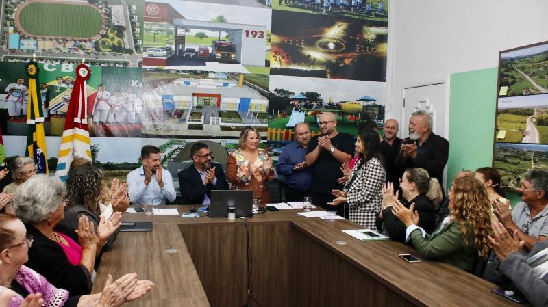 Nega Cittadin toma posse como prefeita interina em Cocal do Sul — foto 1